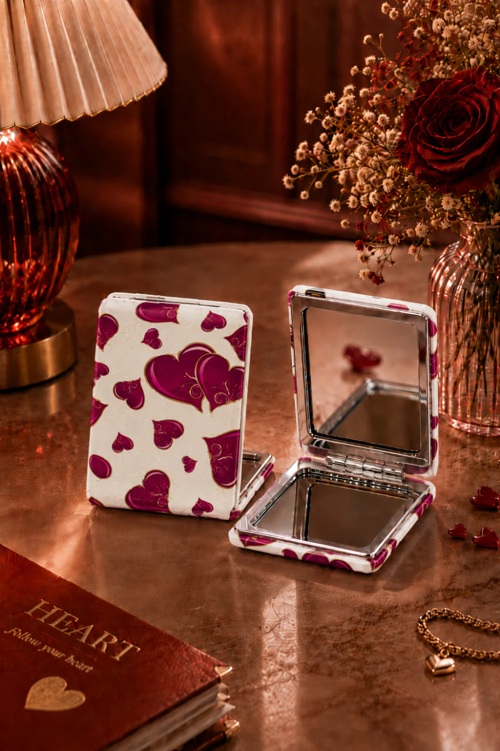 Kalp Desenli Katlanabilir Çift Taraflı Cep Aynası — Velvet Hearts