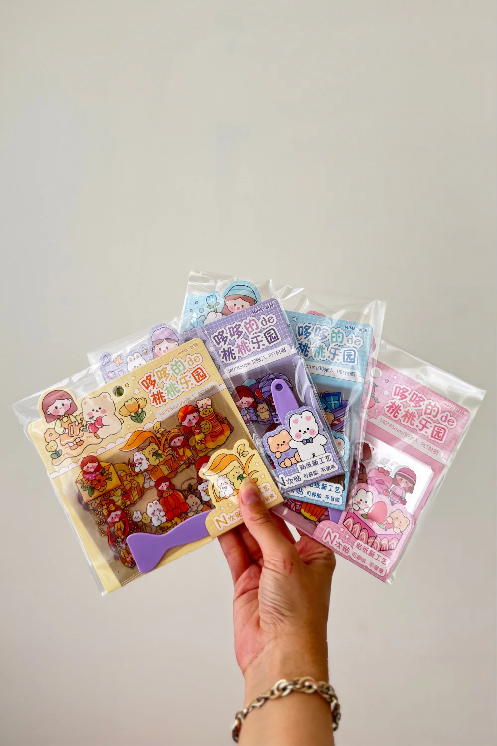 Tatlı Kız Temalı 10 Yaprak Aparatlı Sticker Seti
