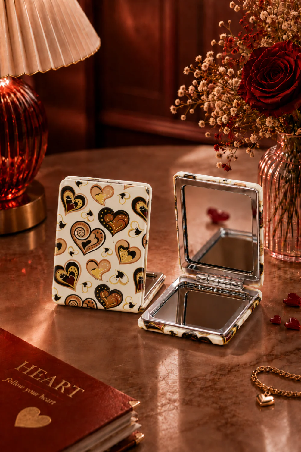 Kalp Desenli Katlanabilir Çift Taraflı Cep Aynası — Retro Hearts