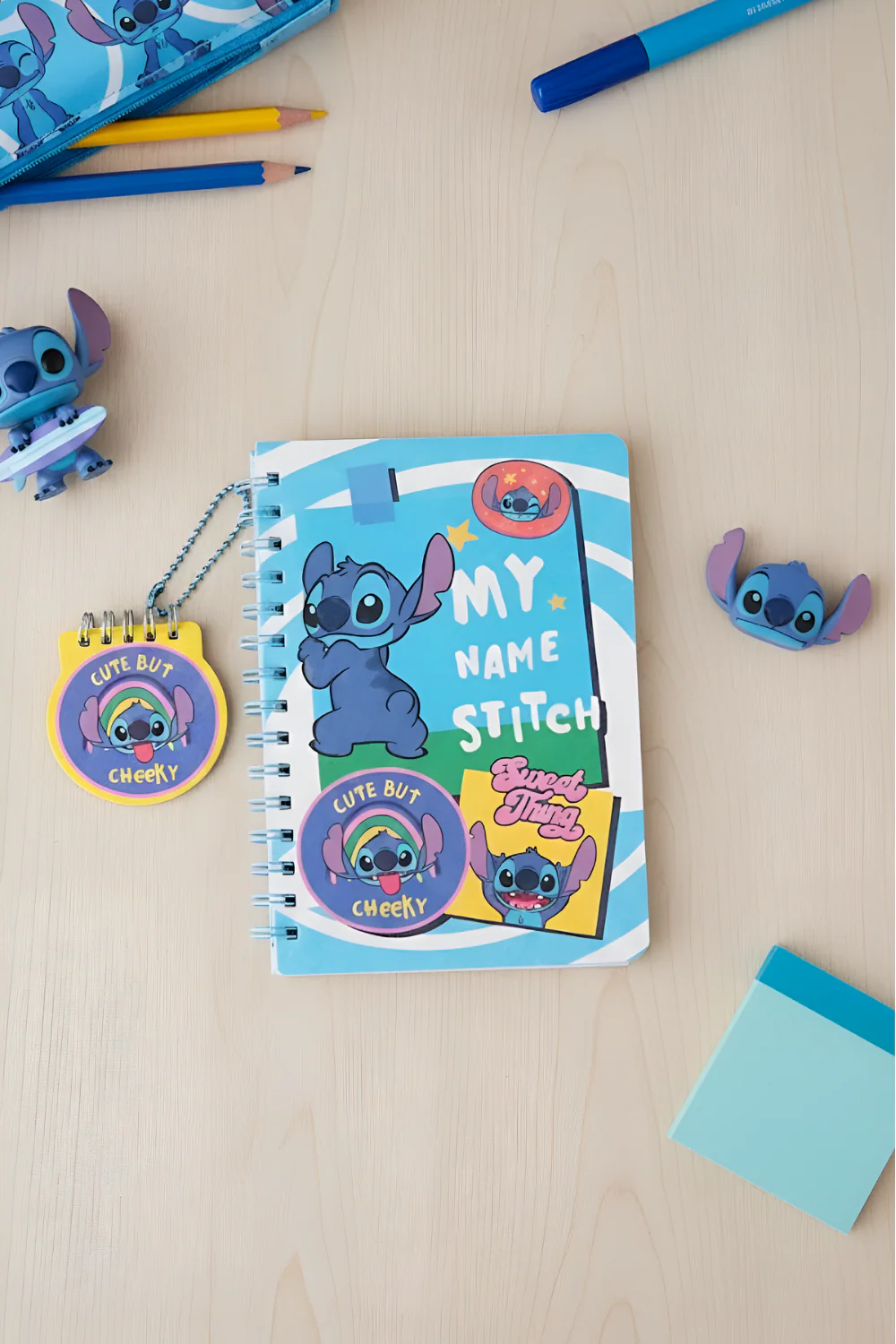 Stitch Temalı Holografik Parlak Kapaklı Defter Seti