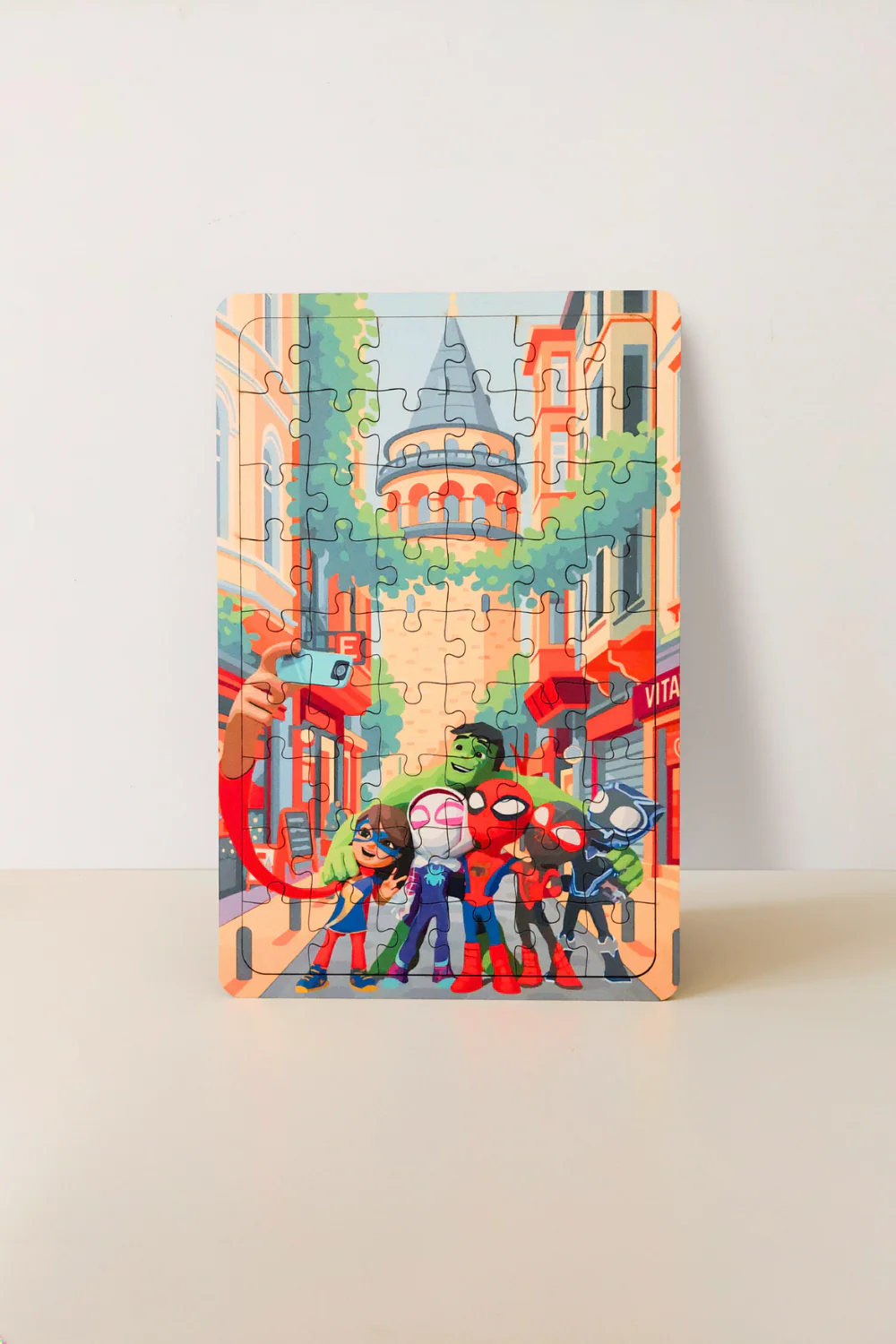 Spidey ve Onun İnanılmaz Arkadaşları Galata Kulesi Önünde 54 Parça Eğitici Ahşap Puzzle & Yapboz
