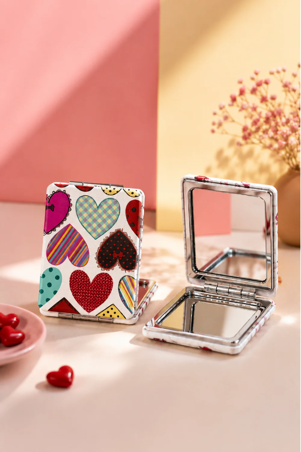 Kalp Desenli Katlanabilir Çift Taraflı Cep Aynası — Patchwork Hearts